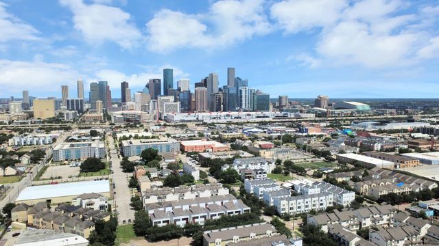 2758 Clay Street, Houston, TX 77003