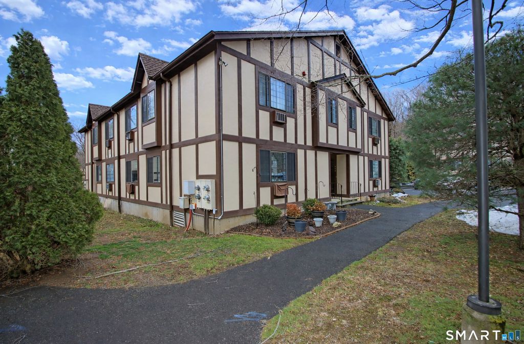 448 Swanson Crescent 448, Milford, CT 06461