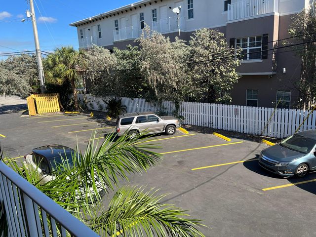 32 NE 22nd Avenue 207, Pompano Beach, FL 33062