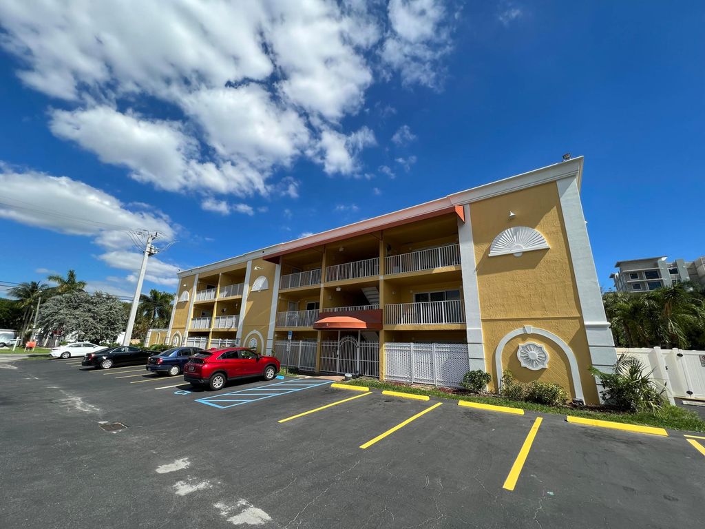 32 NE 22nd Avenue 207, Pompano Beach, FL 33062