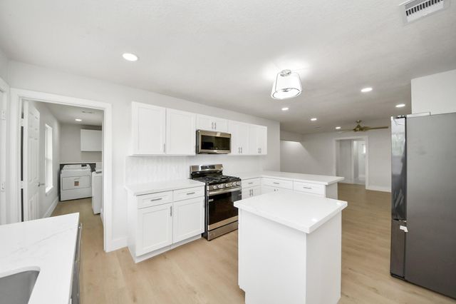 5455 N Crooked Creek Drive, Houston, TX 77017