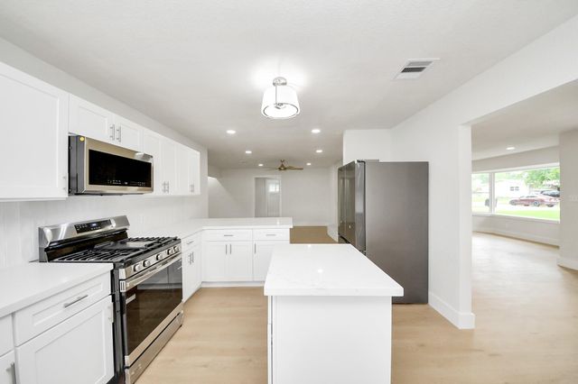 5455 N Crooked Creek Drive, Houston, TX 77017
