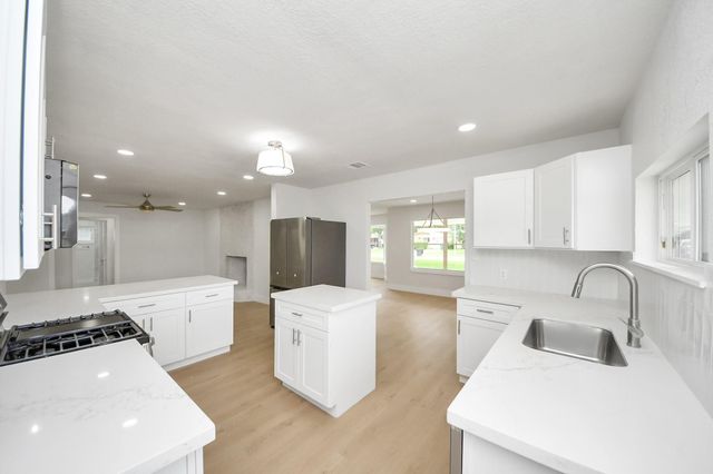 5455 N Crooked Creek Drive, Houston, TX 77017