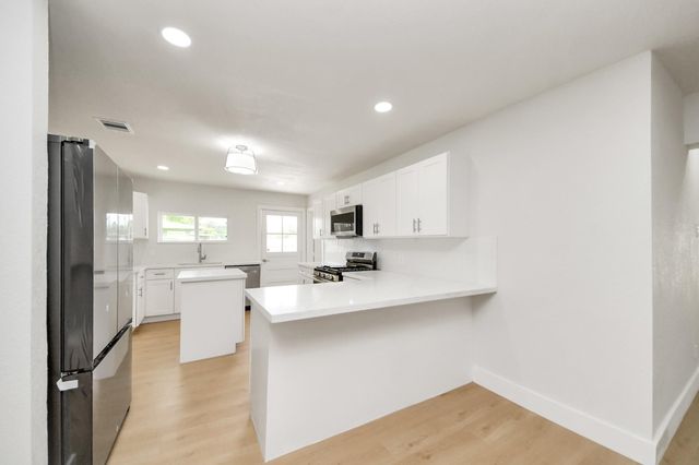 5455 N Crooked Creek Drive, Houston, TX 77017