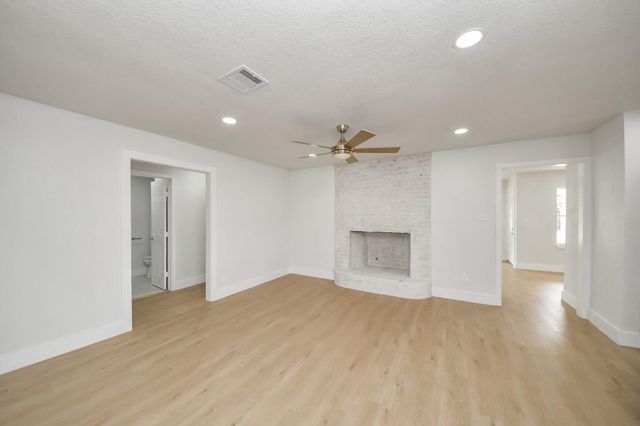 5455 N Crooked Creek Drive, Houston, TX 77017
