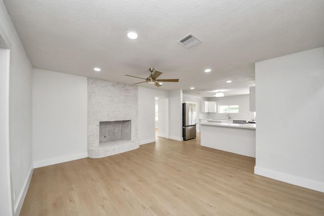 5455 N Crooked Creek Drive, Houston, TX 77017
