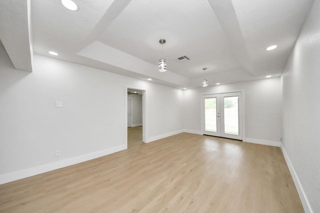 5455 N Crooked Creek Drive, Houston, TX 77017