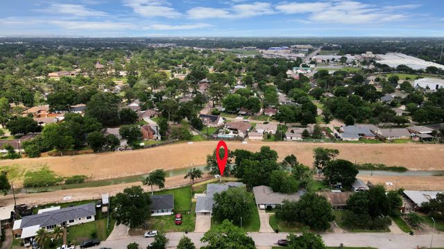 5455 N Crooked Creek Drive, Houston, TX 77017
