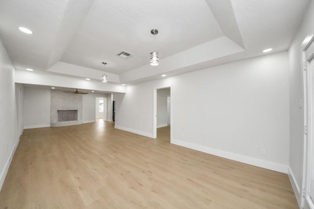 5455 N Crooked Creek Drive, Houston, TX 77017