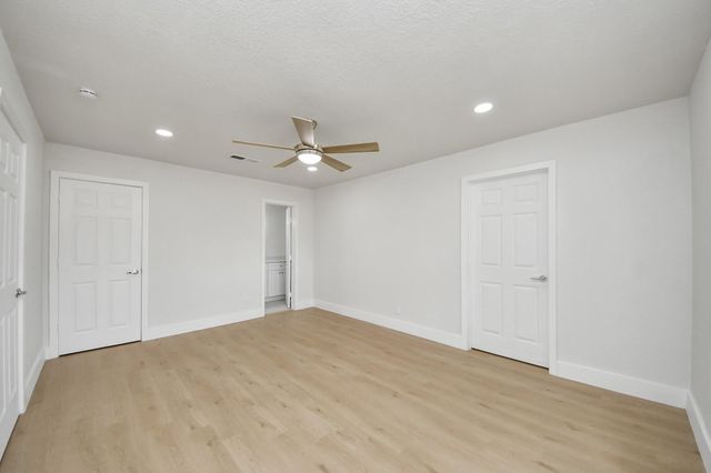 5455 N Crooked Creek Drive, Houston, TX 77017