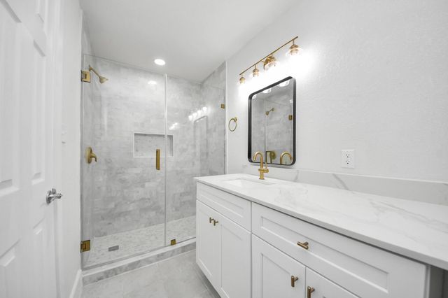 5455 N Crooked Creek Drive, Houston, TX 77017