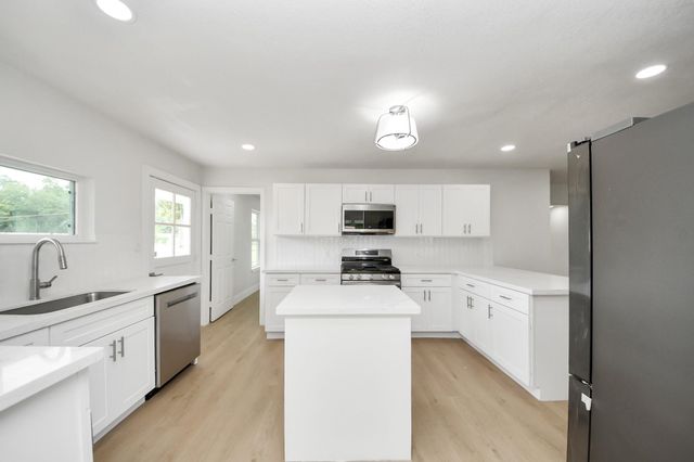 5455 N Crooked Creek Drive, Houston, TX 77017