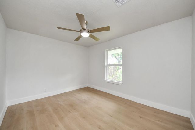 5455 N Crooked Creek Drive, Houston, TX 77017