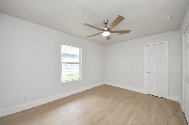 5455 N Crooked Creek Drive, Houston, TX 77017