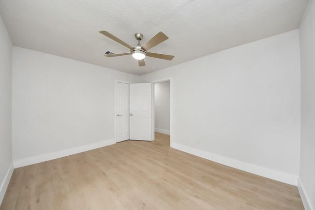 5455 N Crooked Creek Drive, Houston, TX 77017
