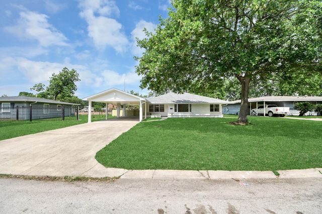 5455 N Crooked Creek Drive, Houston, TX 77017