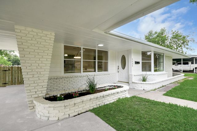 5455 N Crooked Creek Drive, Houston, TX 77017