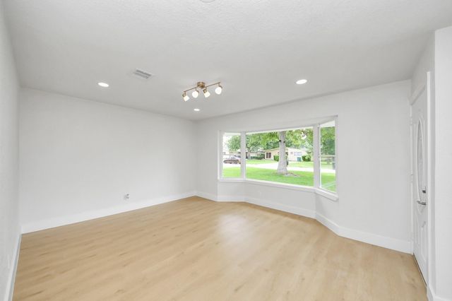 5455 N Crooked Creek Drive, Houston, TX 77017