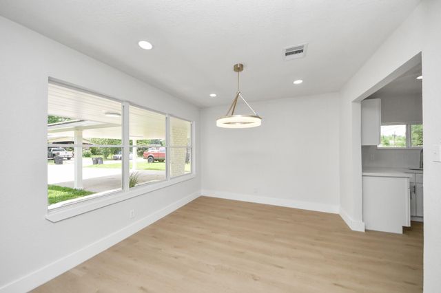 5455 N Crooked Creek Drive, Houston, TX 77017