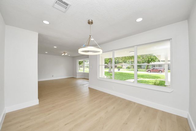 5455 N Crooked Creek Drive, Houston, TX 77017