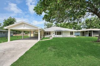 5455 N Crooked Creek Drive, Houston, TX 77017