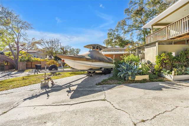 110 29TH AVENUE N, St Petersburg, FL 33704