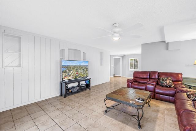 110 29TH AVENUE N, St Petersburg, FL 33704
