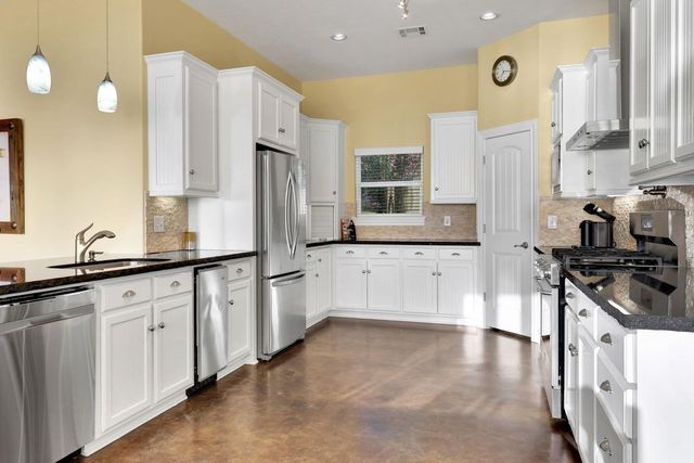 334 Sunset Drive, Livingston, TX 77351