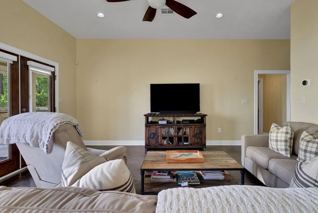 334 Sunset Drive, Livingston, TX 77351