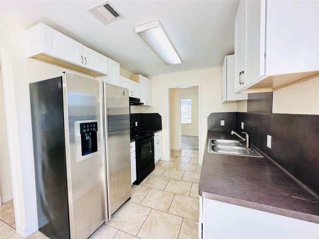 6729 Lodge Street, Houston, TX 77092