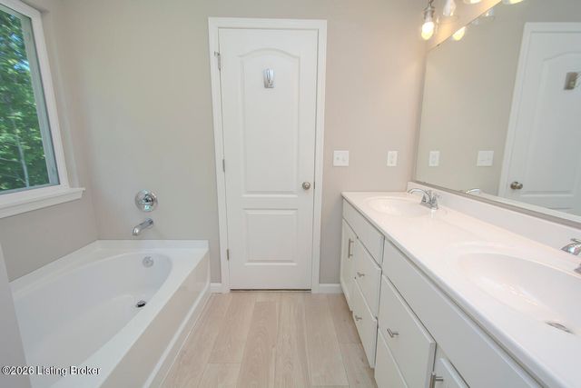 17801 Bridle Run Dr, Louisville, KY 40245