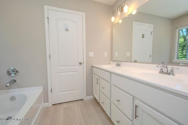 17801 Bridle Run Dr, Louisville, KY 40245