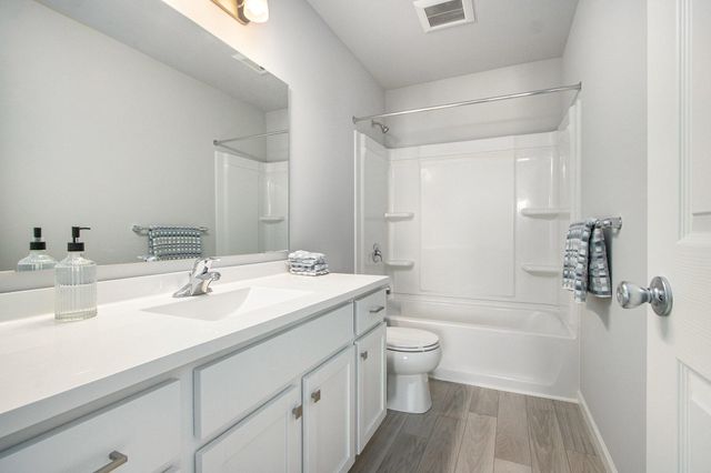 1002 Cedarwood Drive, Greenville, MI 48838