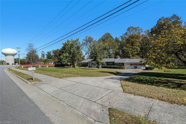 4009 Groometown Road, Greensboro, NC 27407
