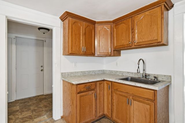 25 High Street, Agawam, MA 01001