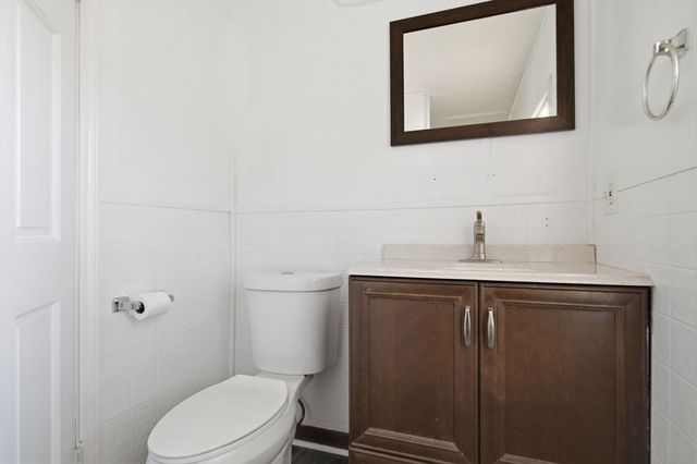 25 High Street, Agawam, MA 01001
