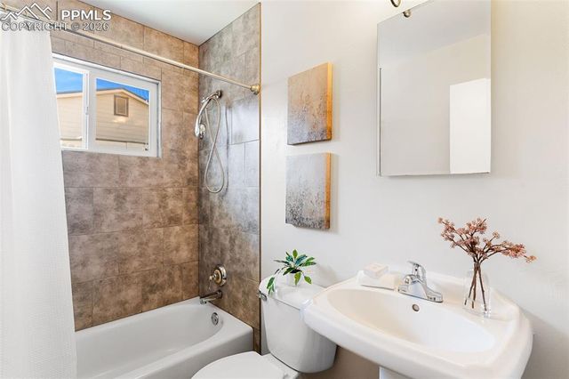 1728 N Chestnut Street, Colorado Springs, CO 80907