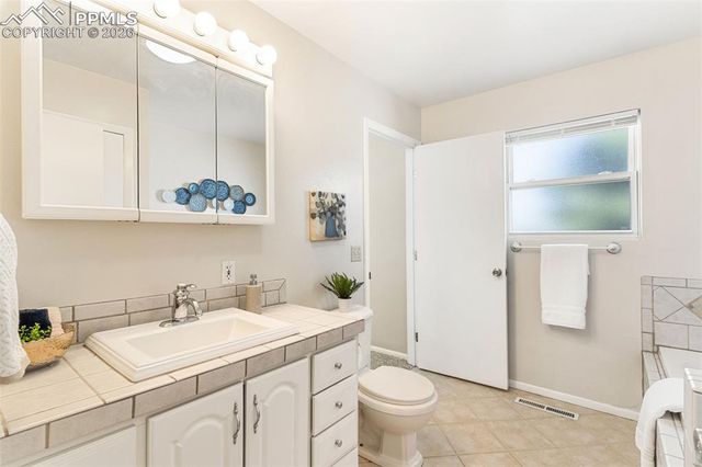 1728 N Chestnut Street, Colorado Springs, CO 80907