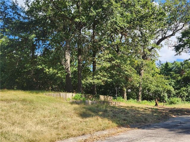 Ash Avenue, Raytown, MO 64138