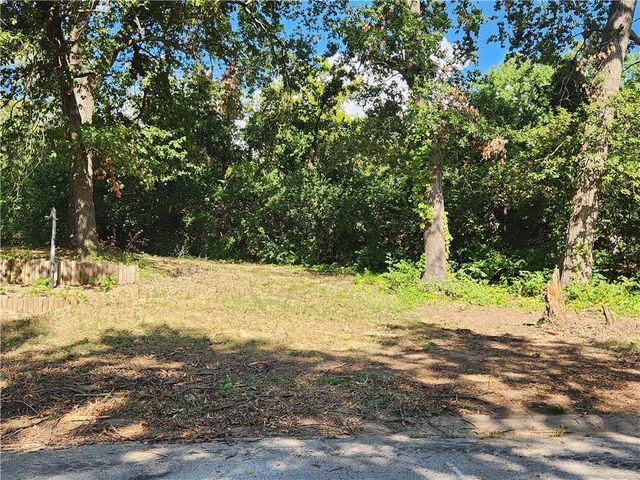 Ash Avenue, Raytown, MO 64138