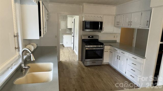 938 Sandswood Drive, Gastonia, NC 28054