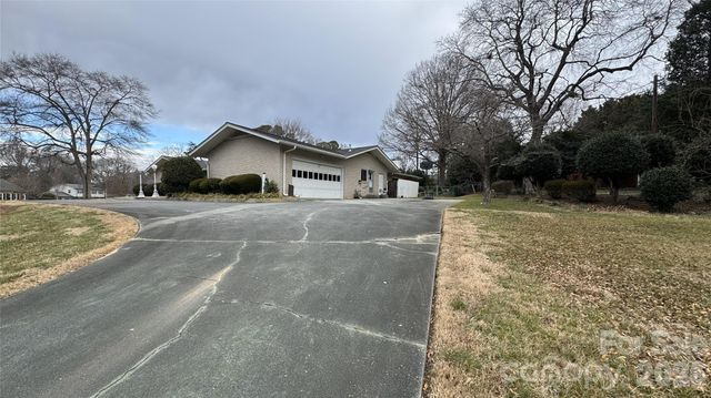 938 Sandswood Drive, Gastonia, NC 28054