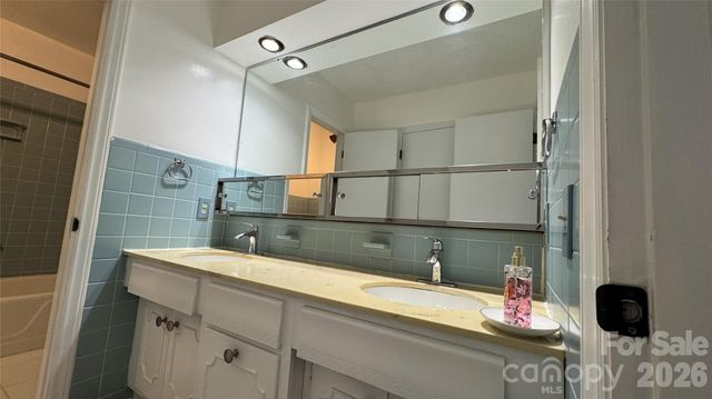 938 Sandswood Drive, Gastonia, NC 28054