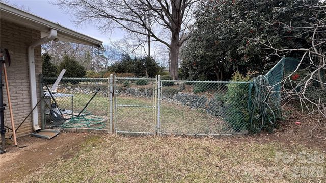 938 Sandswood Drive, Gastonia, NC 28054