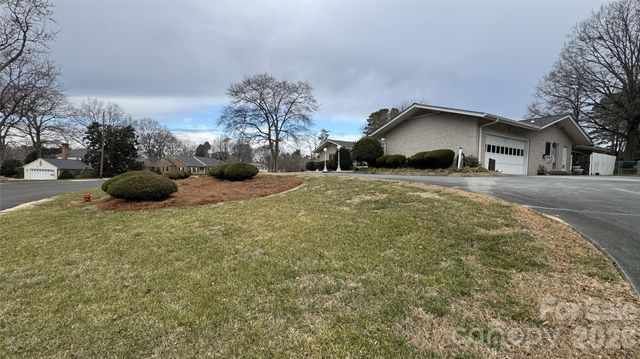 938 Sandswood Drive, Gastonia, NC 28054