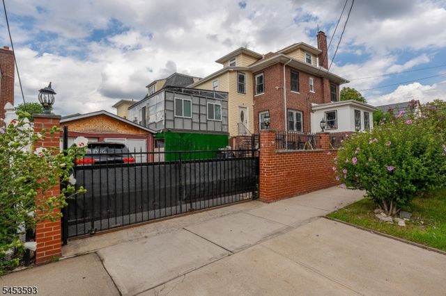 300 Ridge St, Newark City, NJ 07104