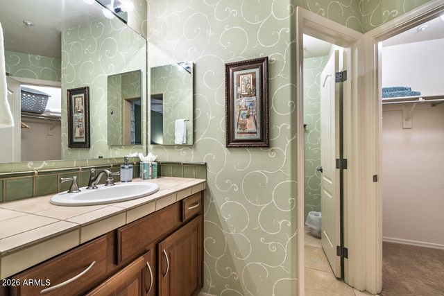 1664 E BRIDGEPORT Parkway, Gilbert, AZ 85295