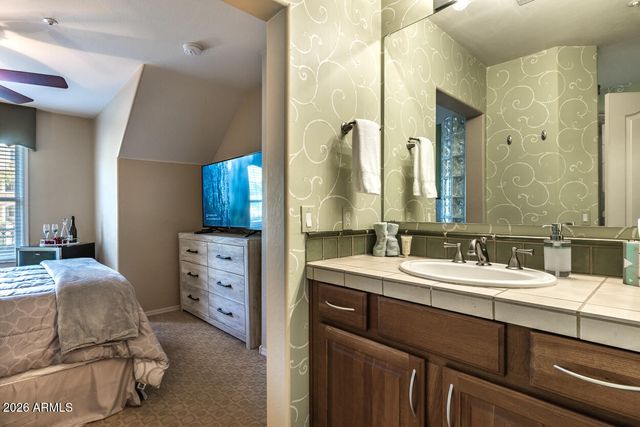 1664 E BRIDGEPORT Parkway, Gilbert, AZ 85295