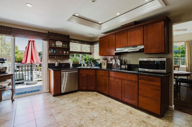 9881 Turtle Dove Ct, Elk Grove, CA 95624