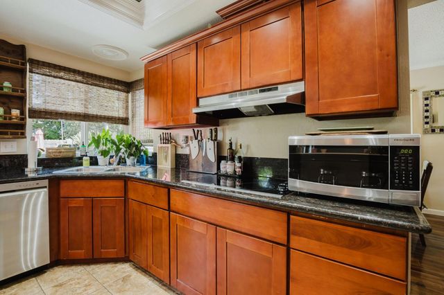 9881 Turtle Dove Ct, Elk Grove, CA 95624